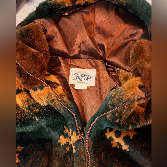 🌲 Faux Fur coat 🌲 - Picture 3 of 8